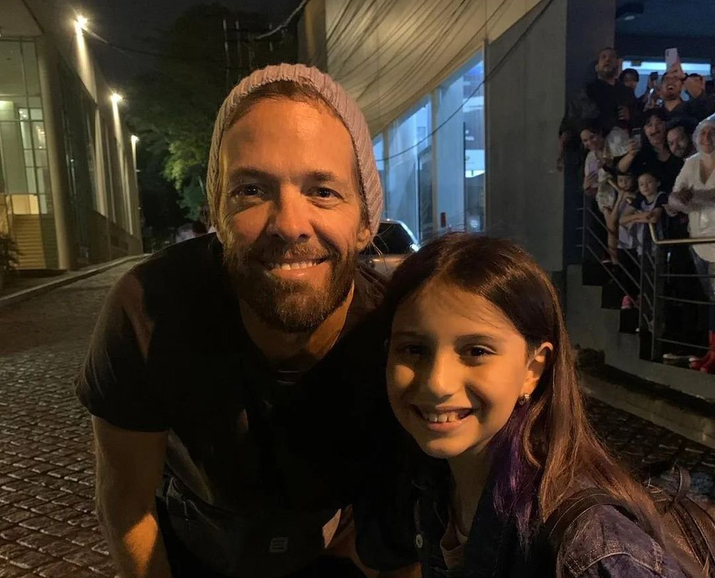 Taylor Hawkins s fanynkou v Paraguayi. (Emma Sofía/Instagram)