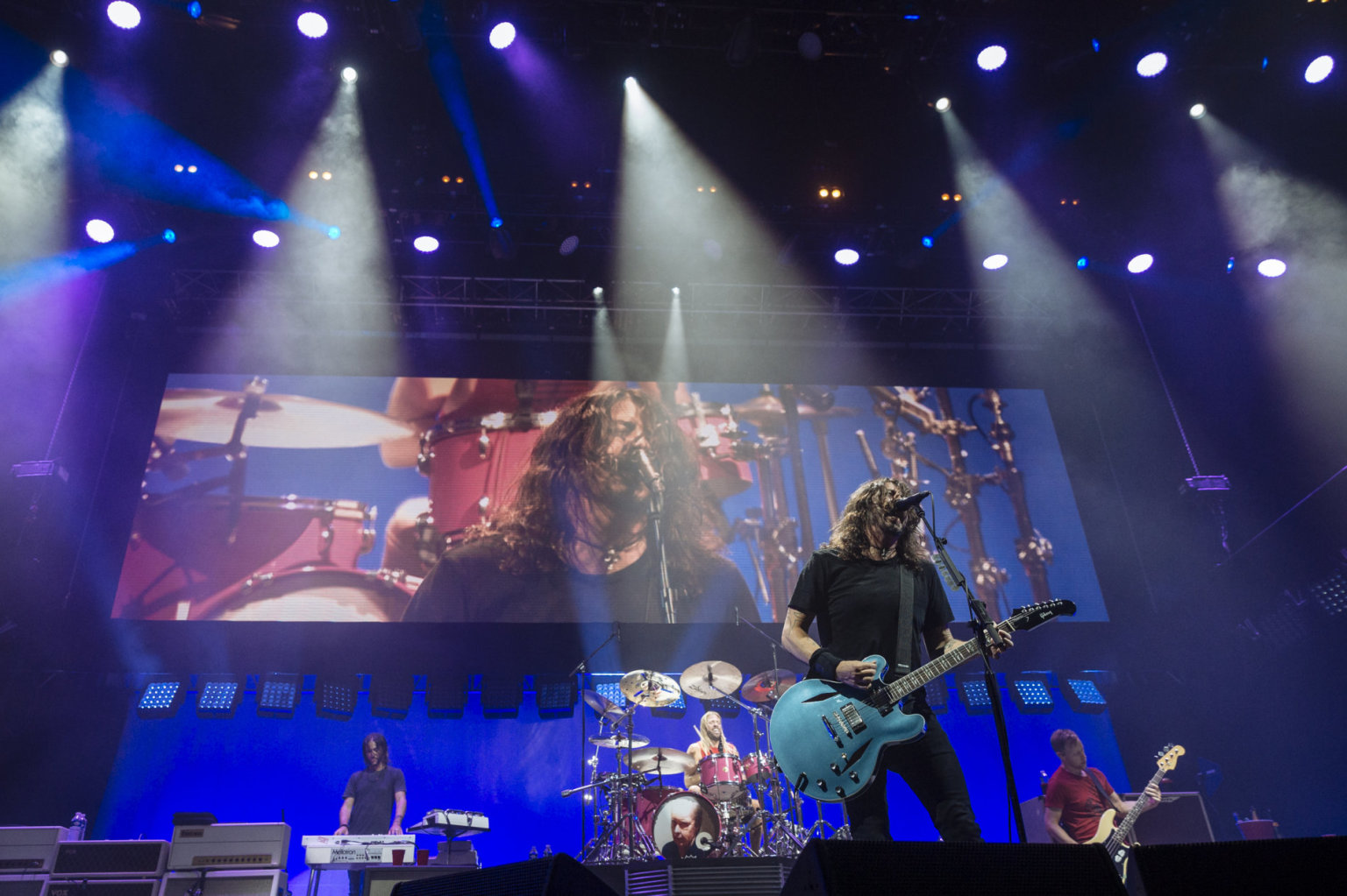Foo Fighters v pražské O2 areně (Lukáš Bíba/HN.cz)