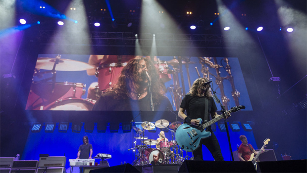 Foo Fighters v pražské O2 areně (27. 6. 2017)
