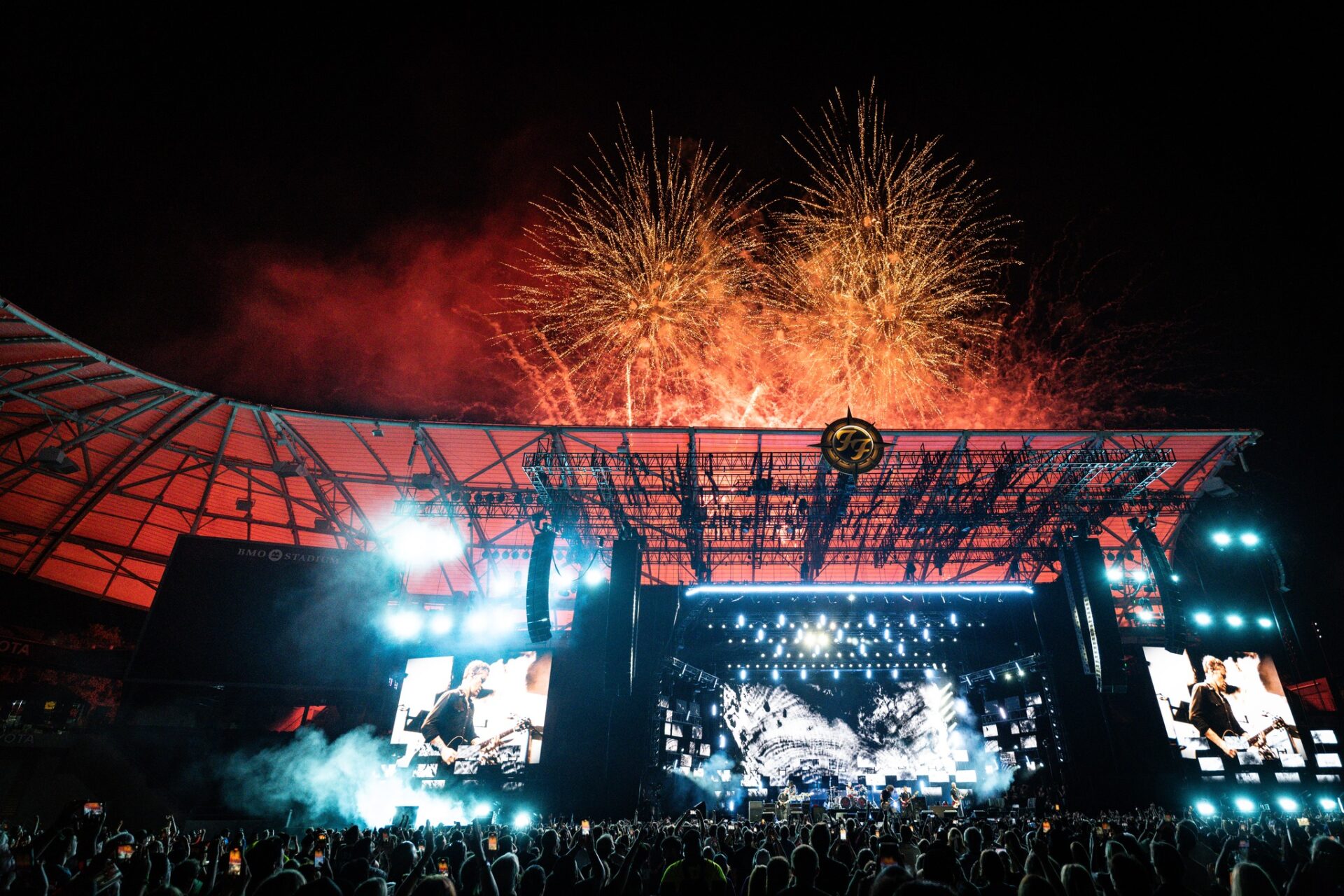 Foo Fighters během vystoupení v Los Angeles (Andi K. Taylor/Instagram)